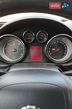 Универсал Opel Insignia 2010 в 