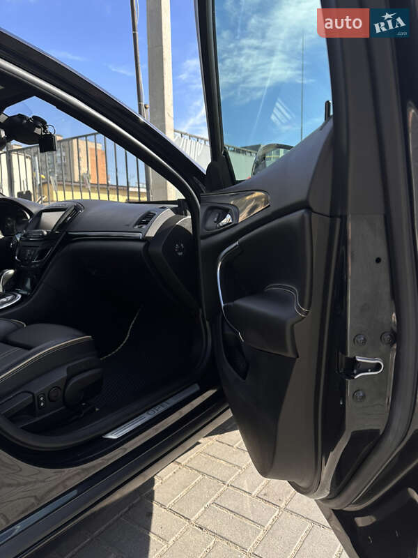 Седан Opel Insignia 2015 в Ивано-Франковске