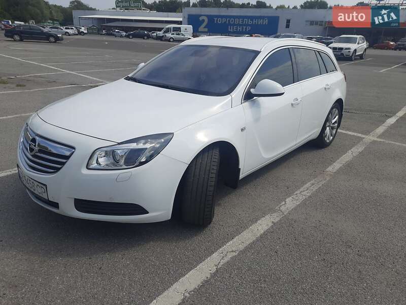 Універсал Opel Insignia 2013 в Ужгороді