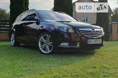 Универсал Opel Insignia 2011 в Новояворовске