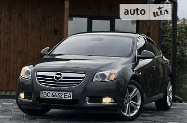 Седан Opel Insignia 2012 в Дрогобичі