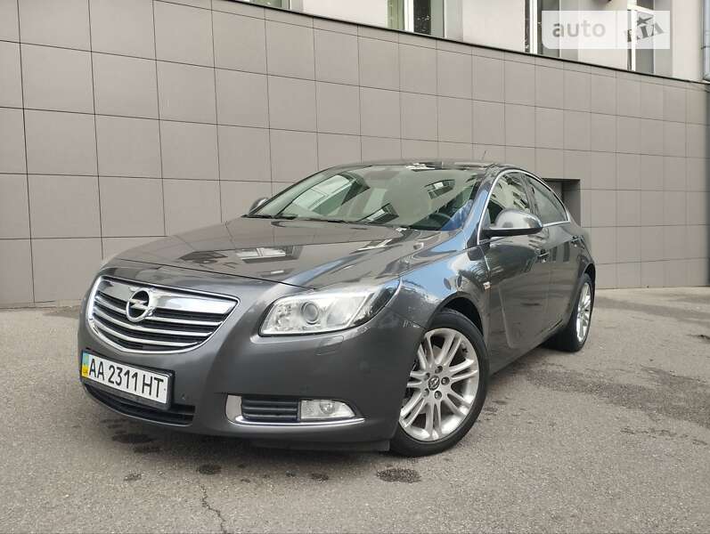 Седан Opel Insignia 2010 в Києві