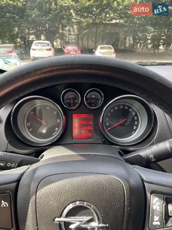 Седан Opel Insignia 2012 в Львове