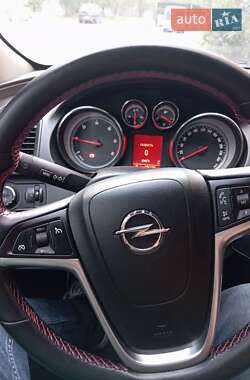 Универсал Opel Insignia 2010 в 