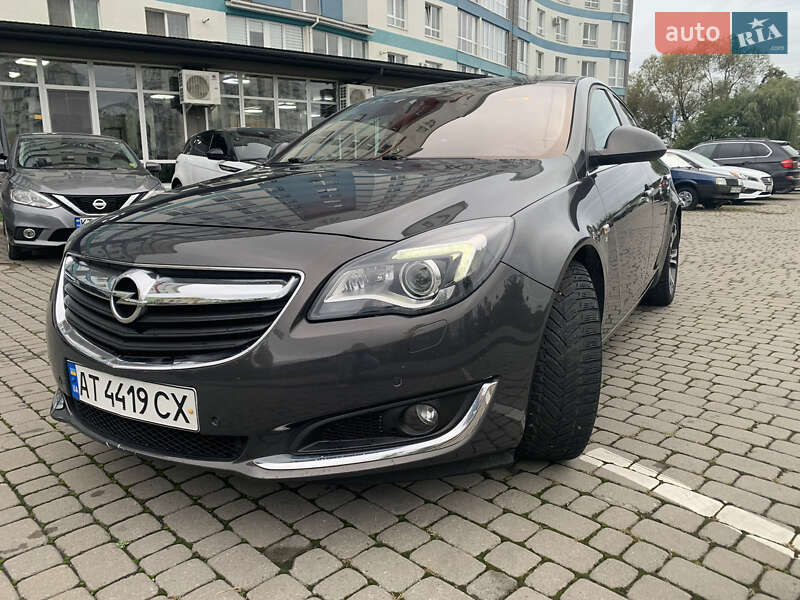 Седан Opel Insignia 2015 в Івано-Франківську