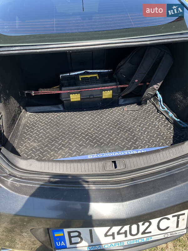 Седан Opel Insignia 2010 в Миргороді