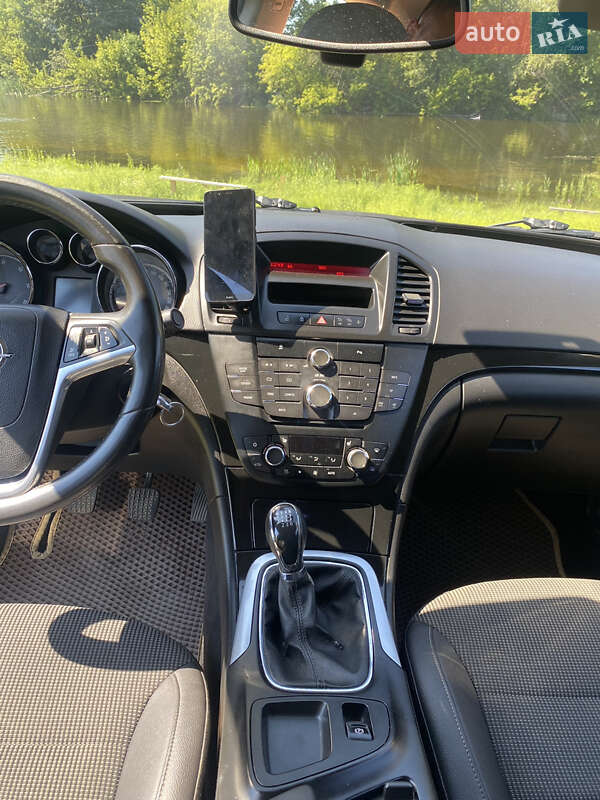 Седан Opel Insignia 2010 в Миргороді