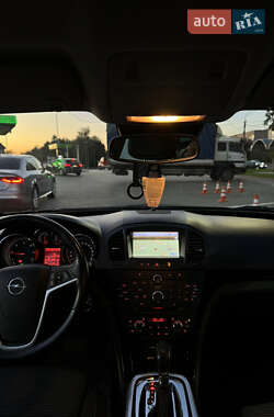 Универсал Opel Insignia 2012 в 