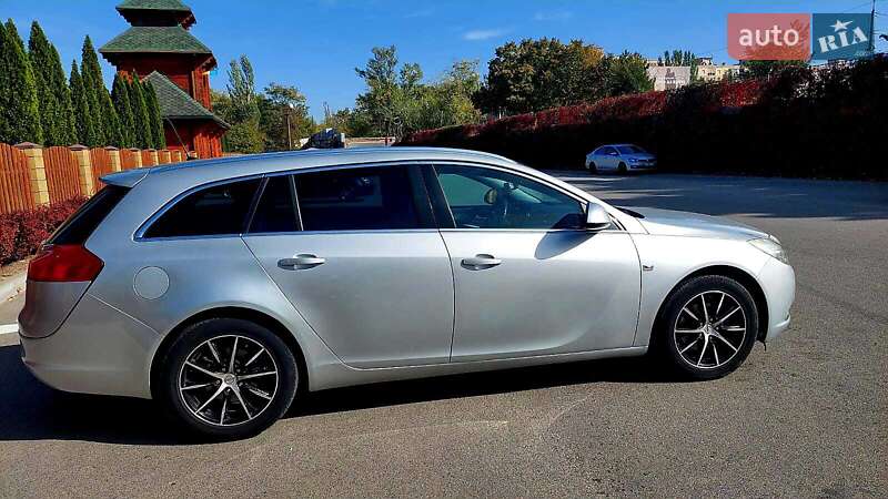 Універсал Opel Insignia 2011 в Дніпрі