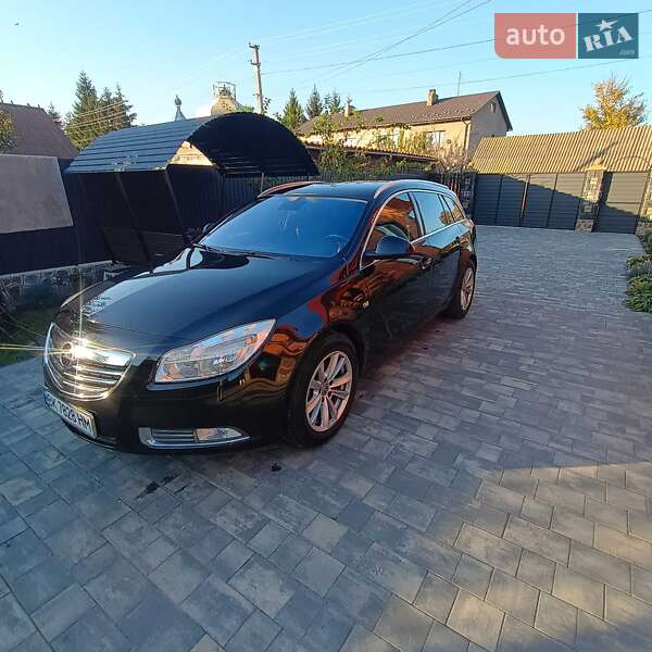 Универсал Opel Insignia 2011 в Сарнах