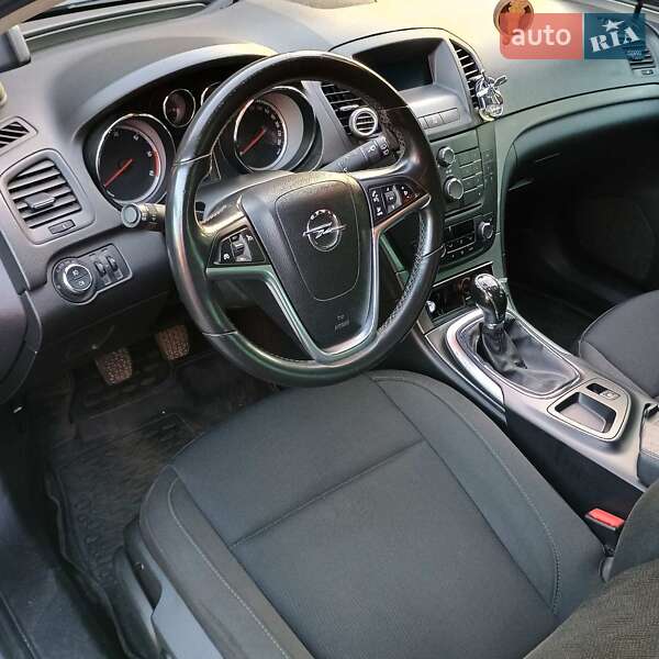 Универсал Opel Insignia 2011 в Сарнах