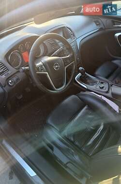 Универсал Opel Insignia 2012 в 