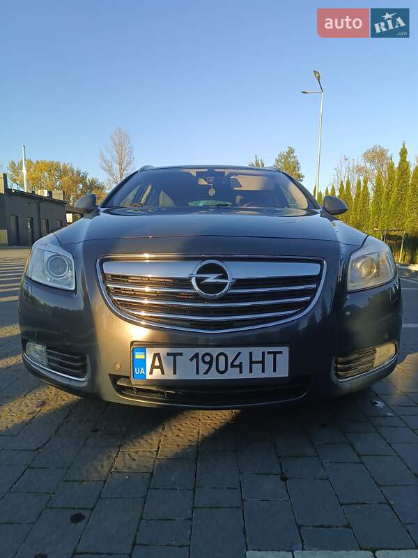 Универсал Opel Insignia 2012 в 