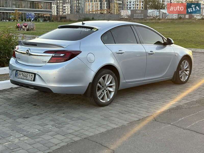 Седан Opel Insignia 2013 в Южному