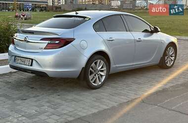 Седан Opel Insignia 2013 в Южному