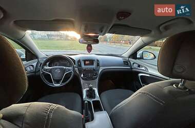 Седан Opel Insignia 2013 в Южному