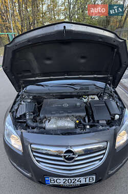 Седан Opel Insignia 2012 в Львові