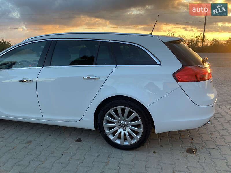 Универсал Opel Insignia 2010 в Хотине