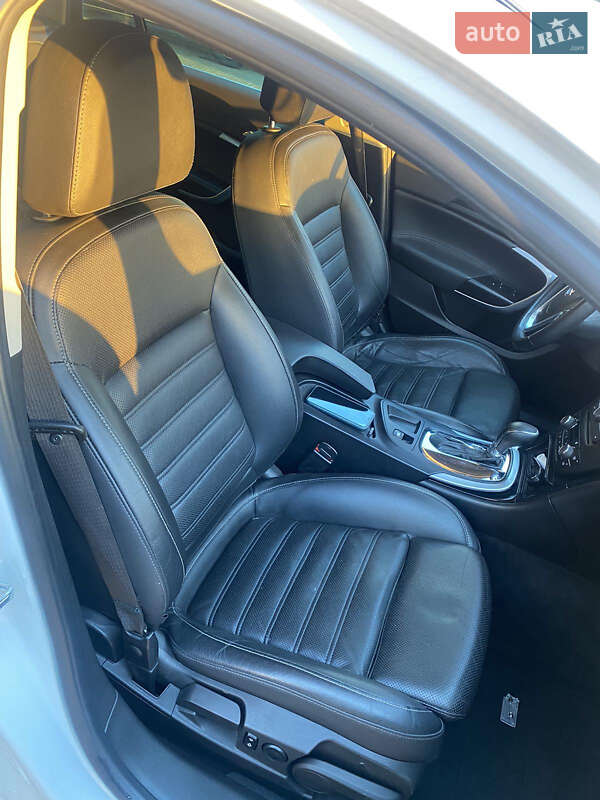 Универсал Opel Insignia 2010 в Хотине