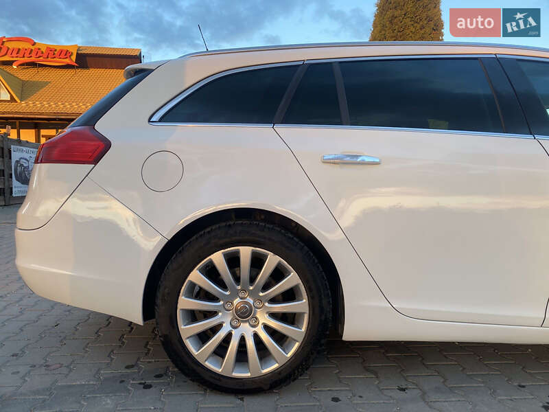 Универсал Opel Insignia 2010 в Хотине
