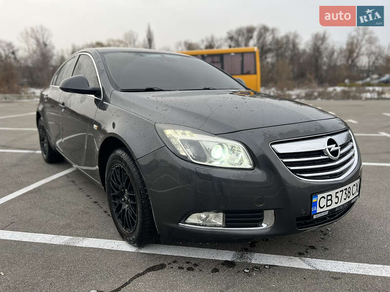 Ліфтбек Opel Insignia 2010 в 