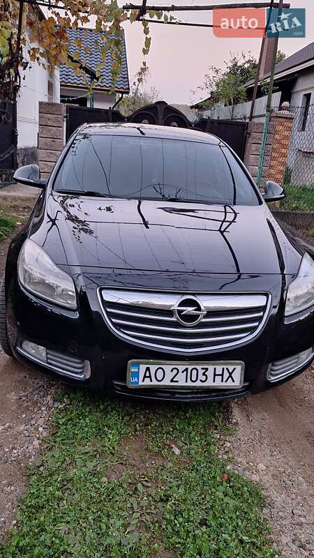 Седан Opel Insignia 2011 в 