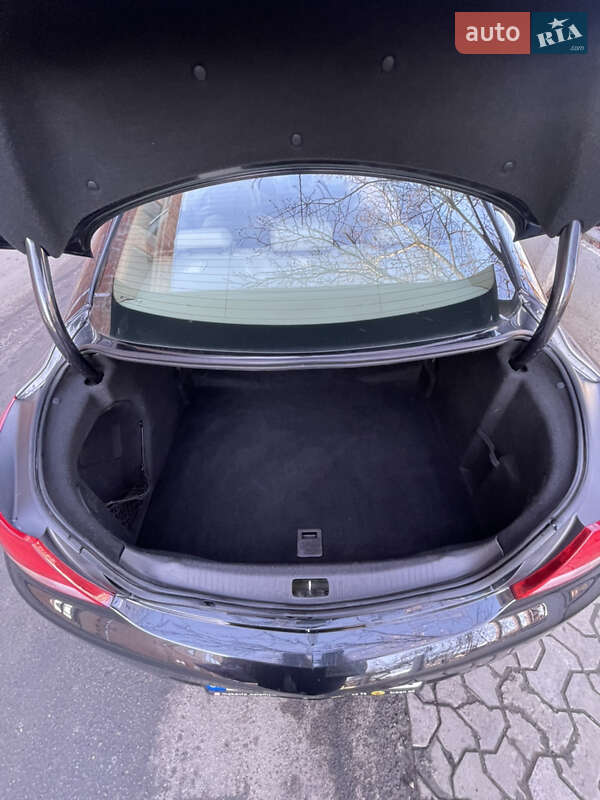 Седан Opel Insignia 2010 в Черновцах