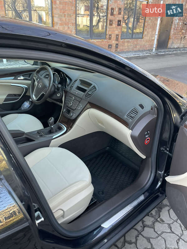 Седан Opel Insignia 2010 в Черновцах