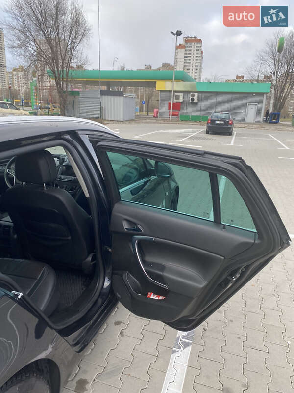 Універсал Opel Insignia 2014 в Києві