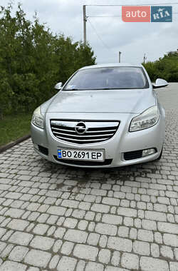 Седан Opel Insignia 2010 в Борщеві