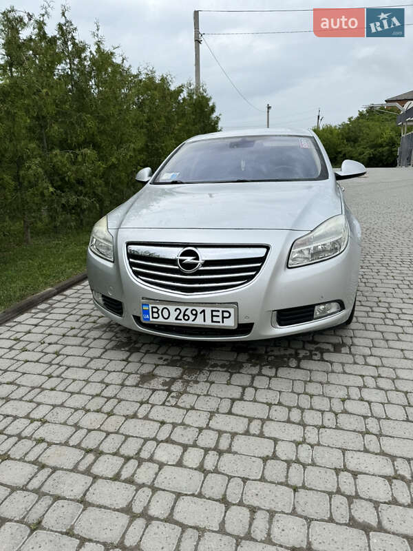 Седан Opel Insignia 2010 в Борщеві