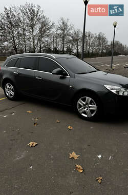 Универсал Opel Insignia 2010 в 
