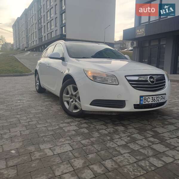 Универсал Opel Insignia 2010 в 