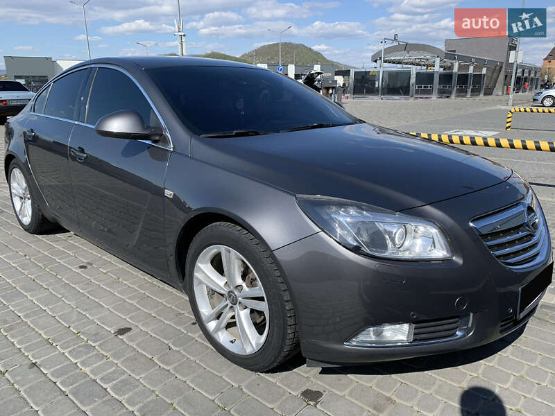 Седан Opel Insignia 2012 в Мукачево