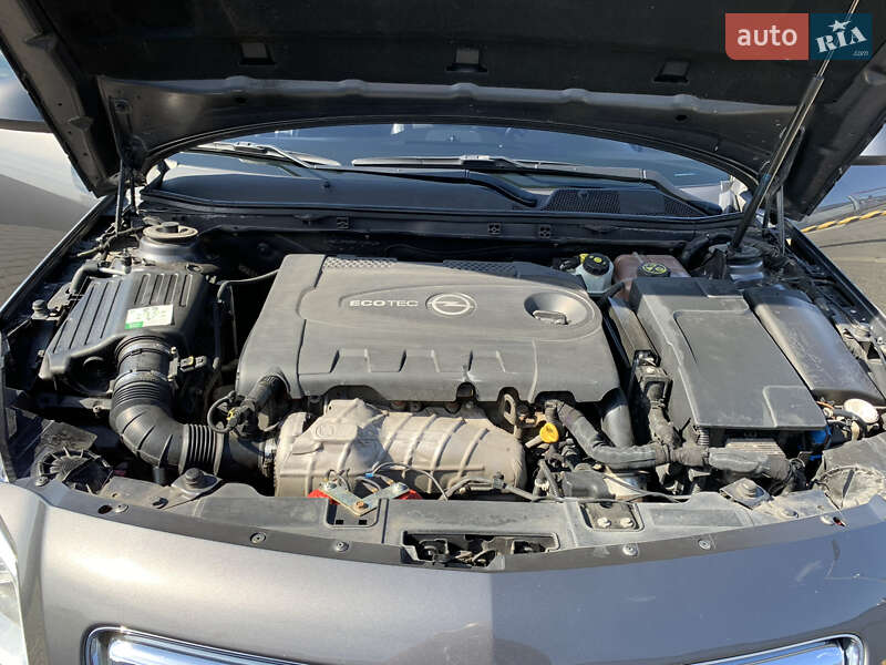 Седан Opel Insignia 2012 в Мукачево