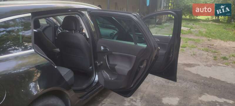 Универсал Opel Insignia 2011 в Тростянце