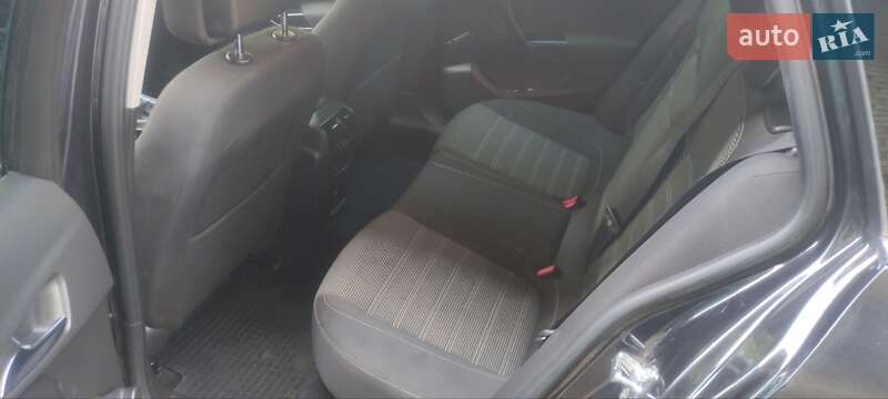 Универсал Opel Insignia 2011 в Тростянце
