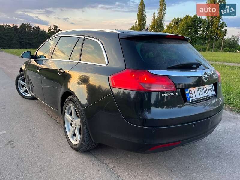 Универсал Opel Insignia 2011 в Тростянце