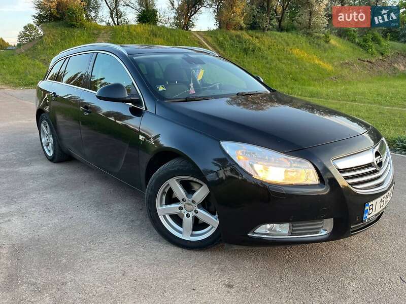 Универсал Opel Insignia 2011 в Тростянце