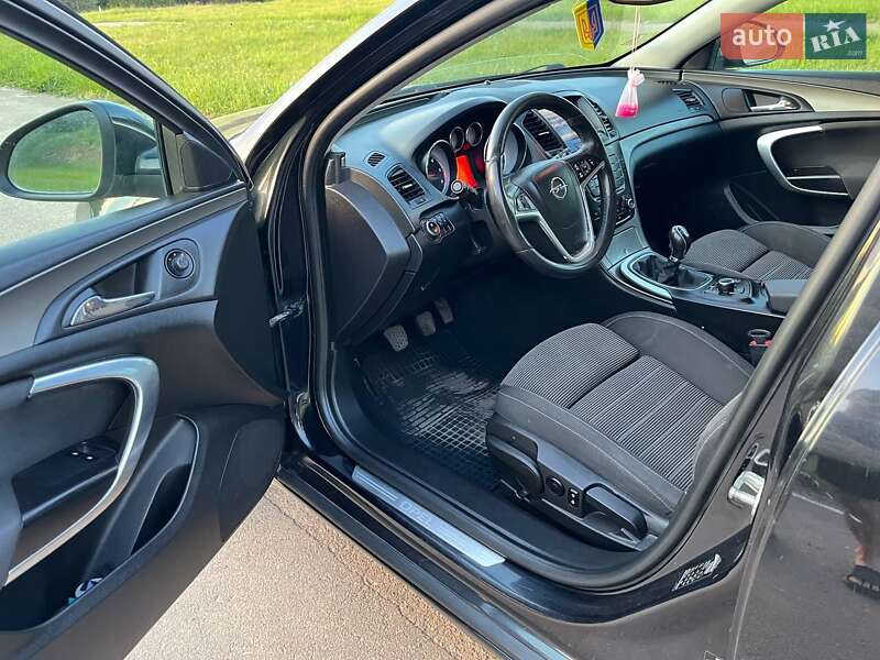 Универсал Opel Insignia 2011 в Тростянце