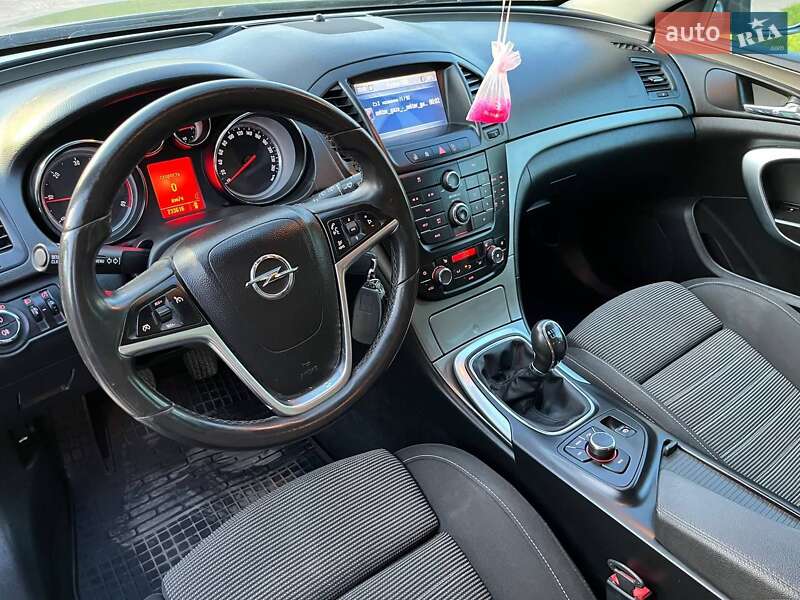 Универсал Opel Insignia 2011 в Тростянце