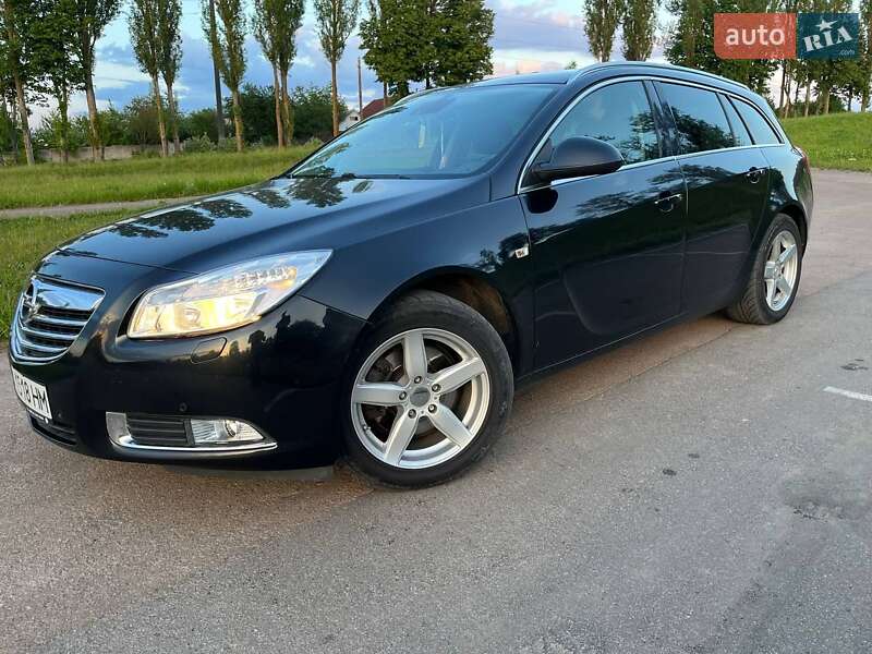 Универсал Opel Insignia 2011 в Тростянце