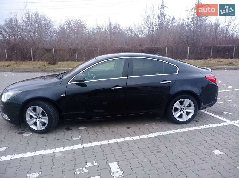 Седан Opel Insignia 2011 в Чернівцях