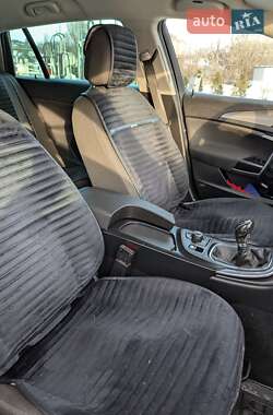 Универсал Opel Insignia 2011 в 
