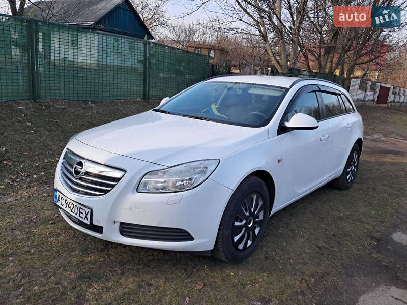 Універсал Opel Insignia 2010 в Гельмязові