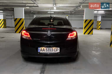Седан Opel Insignia 2011 в 