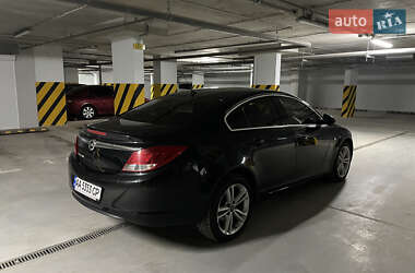 Седан Opel Insignia 2011 в 