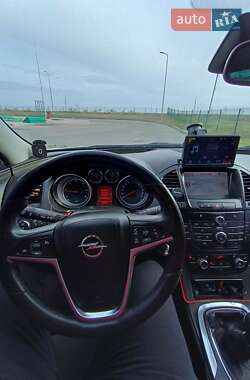 Универсал Opel Insignia 2011 в 