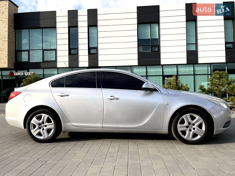 Лифтбек Opel Insignia 2011 в 