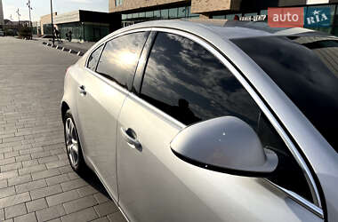 Лифтбек Opel Insignia 2011 в 